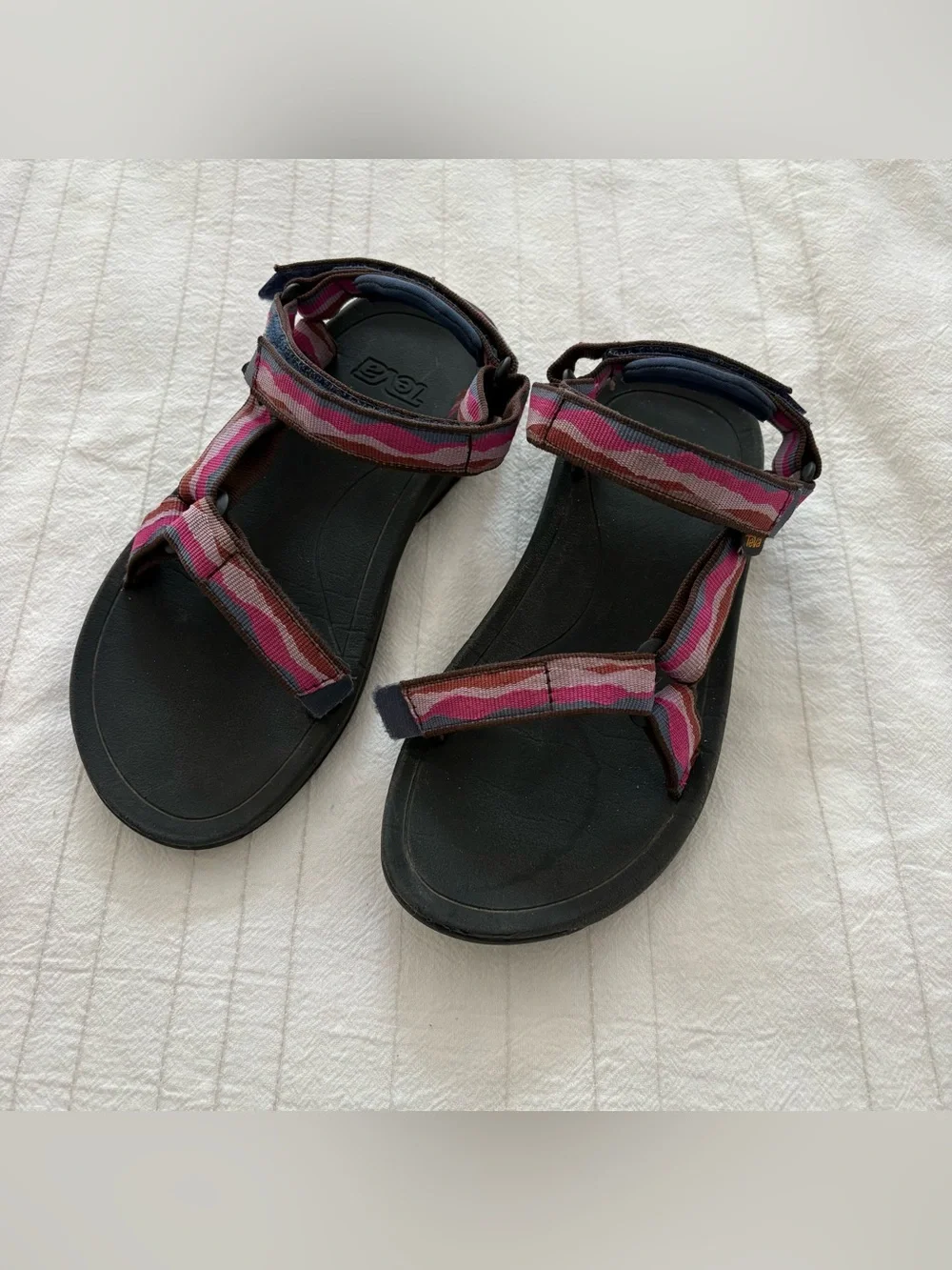 Teva Hurricane XLT 2 Sport Sandal Waves Pink Size 3 Youth Outdoor Hiking